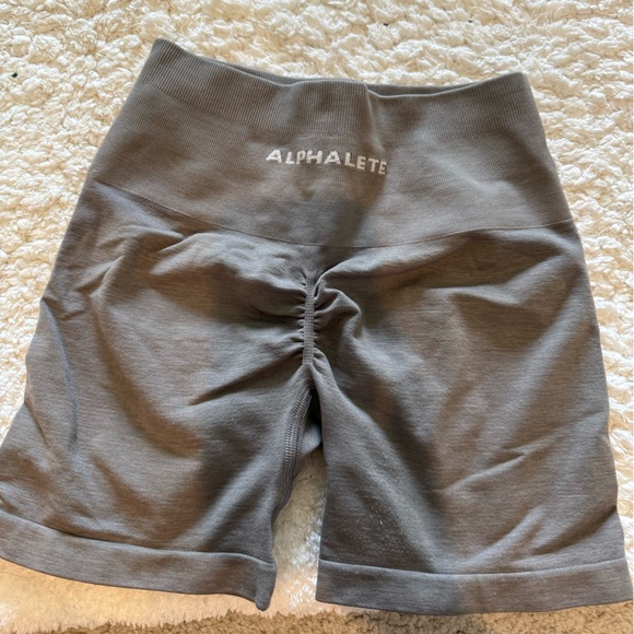Alphalete Amplify Shorts 4” - Picture 2 of 2